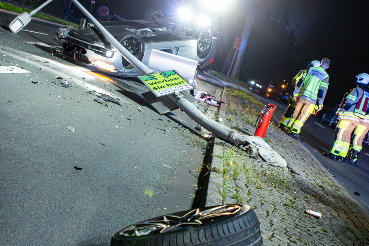 Iserlohn NW – BMW überschlägt sich bei Alleinunfall