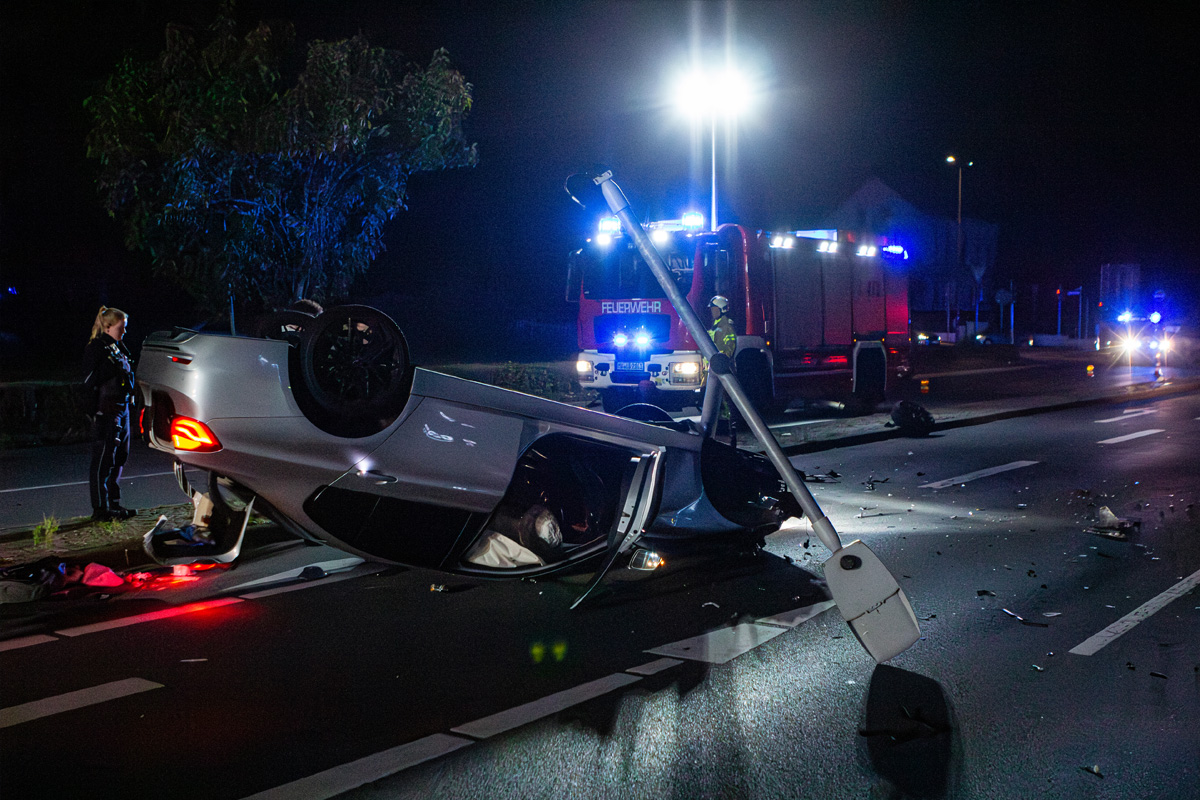 Iserlohn NW – BMW überschlägt sich bei Alleinunfall