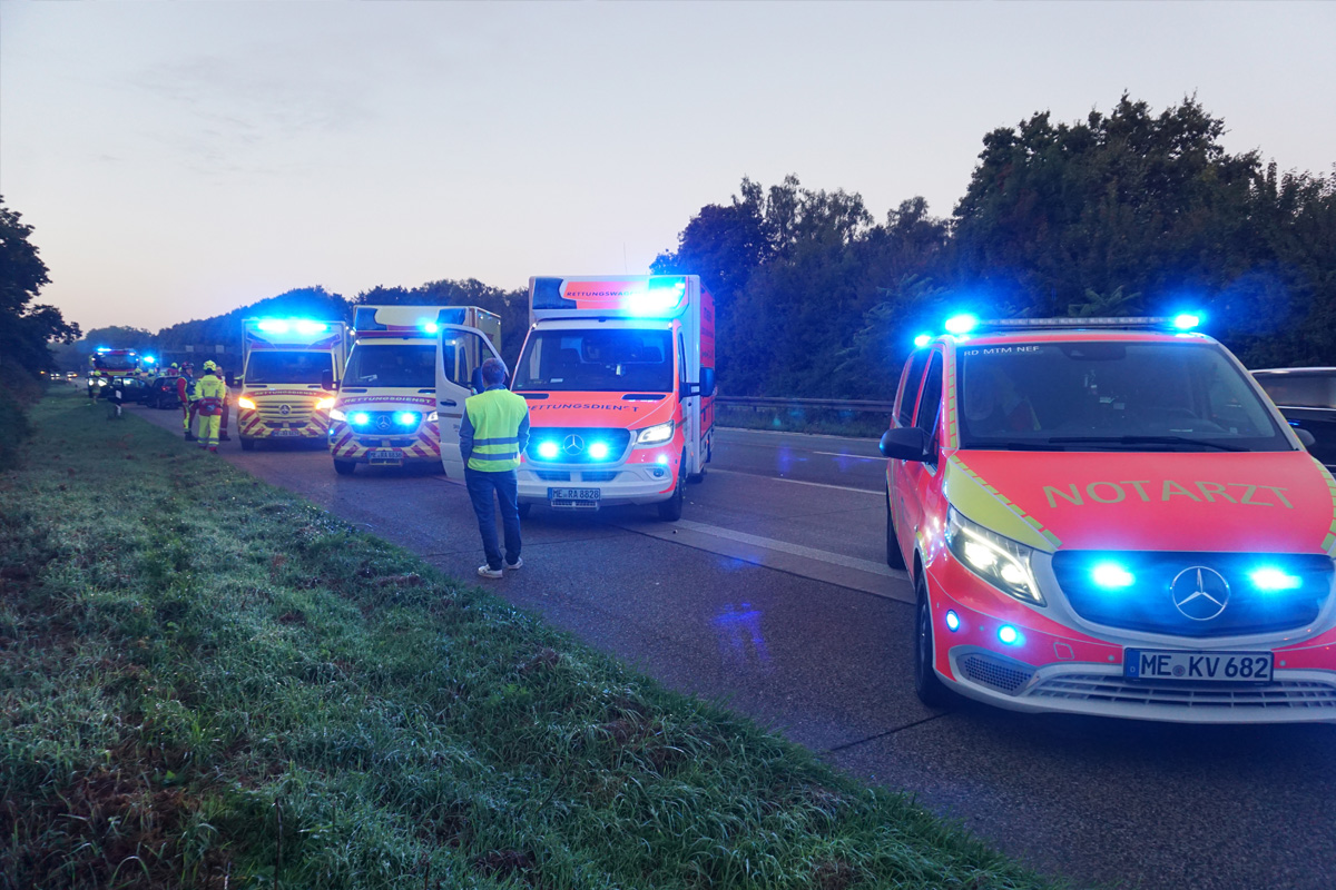 A3 Ratingen NW – Sieben Verletzte bei Unfall mit zwei Fahrzeugen