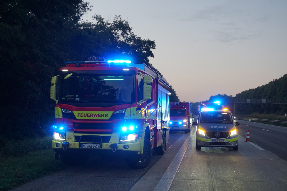 A3 Ratingen NW – Sieben Verletzte bei Unfall mit zwei Fahrzeugen