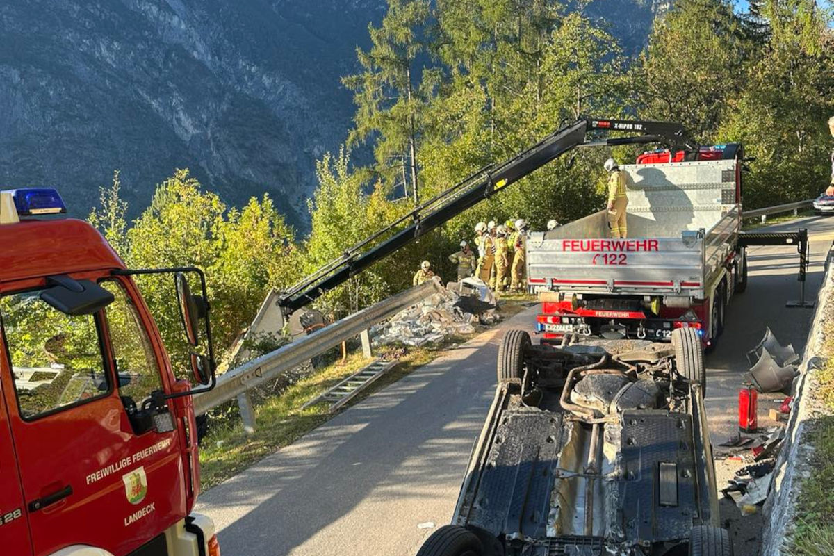 Zams T – Auto überschlägt sich nach Verfolgungsfahrt