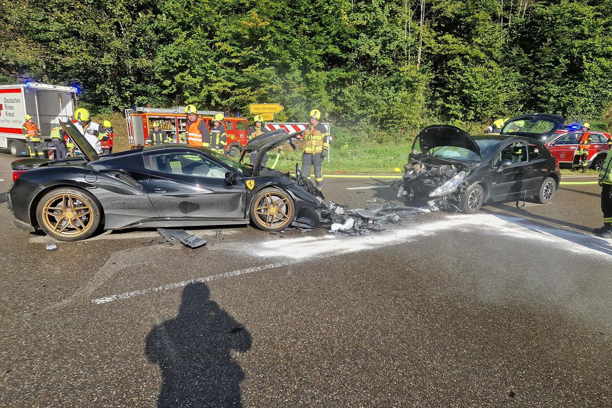 B317 Zell im Wiesental BW – Sechs Schwerverletzte bei Unfall mit Ferrari