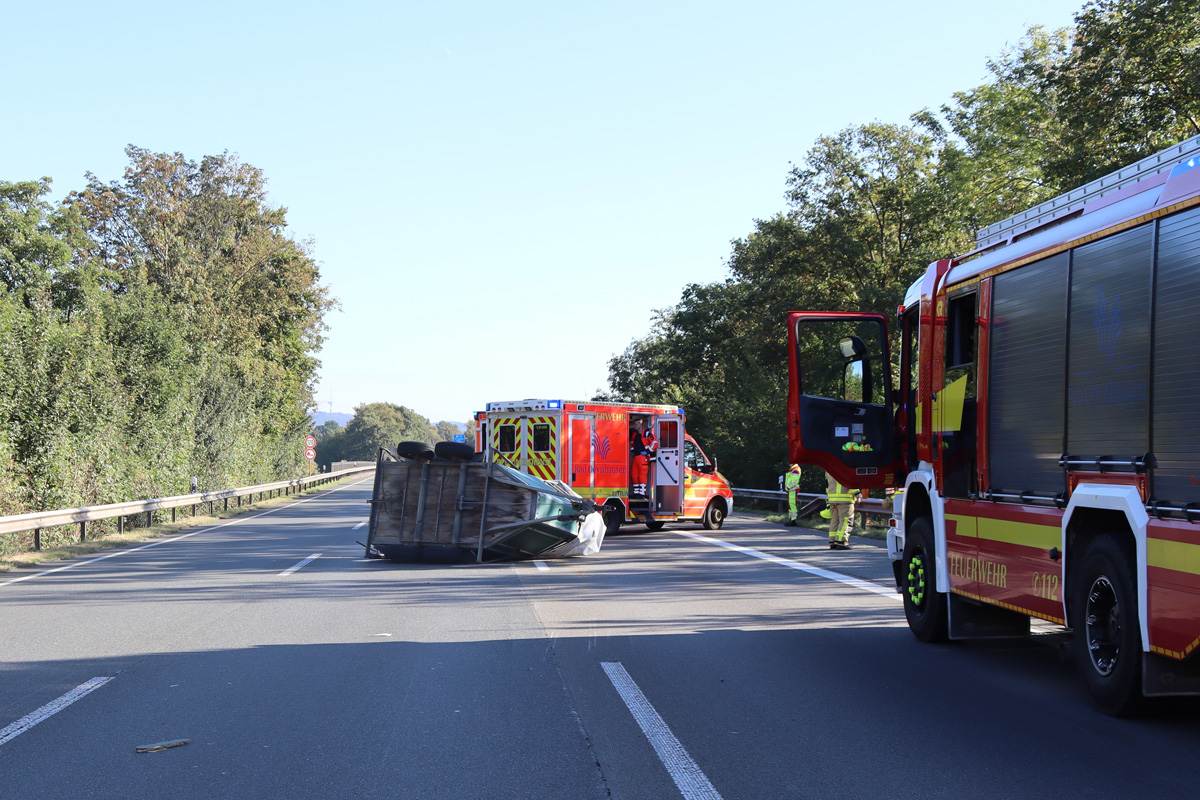 A2 Bad Oeynhausen NW – Unfall mit vier Pkw und Pferdeanhänger