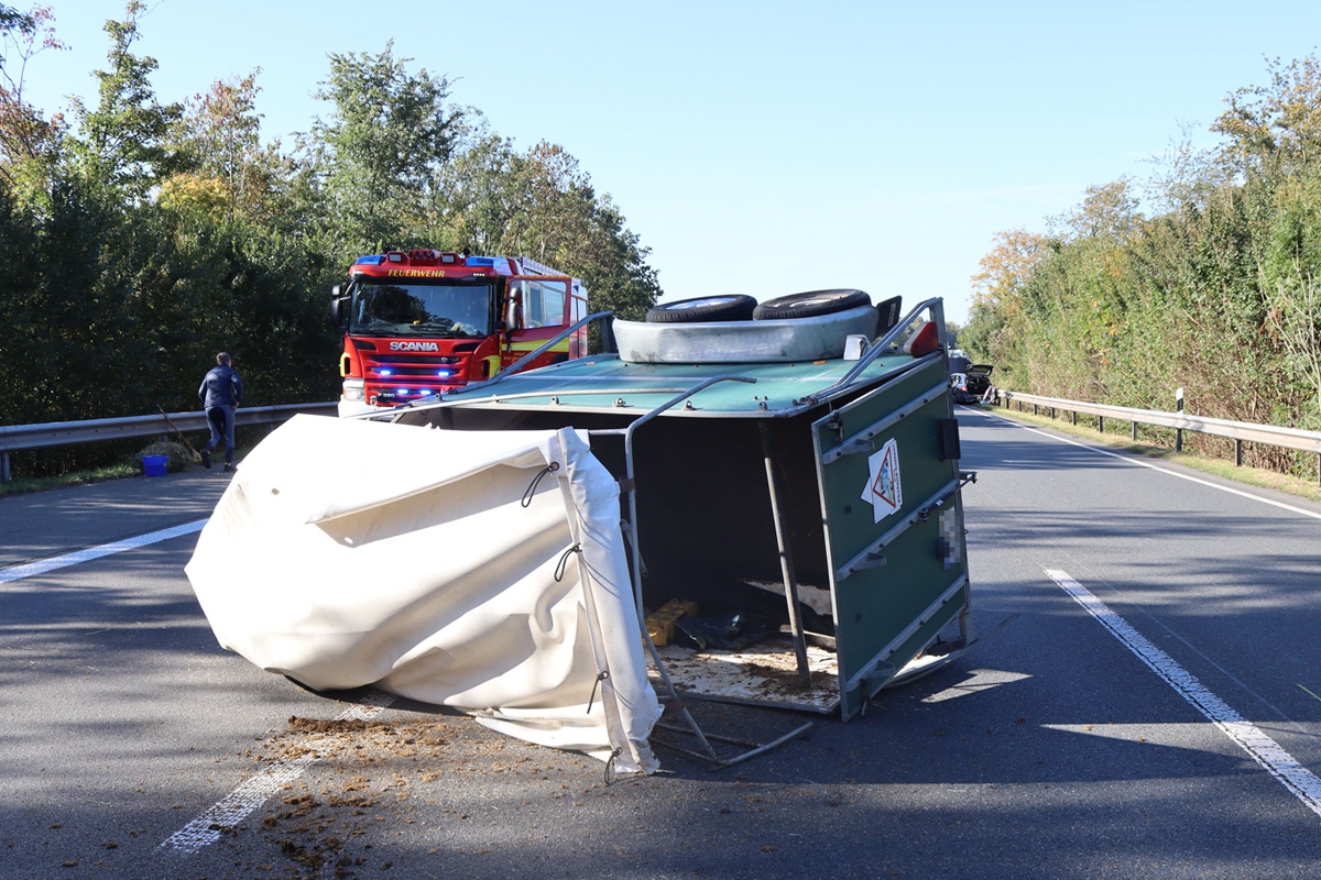 A2 Bad Oeynhausen NW – Unfall mit vier Pkw und Pferdeanhänger
