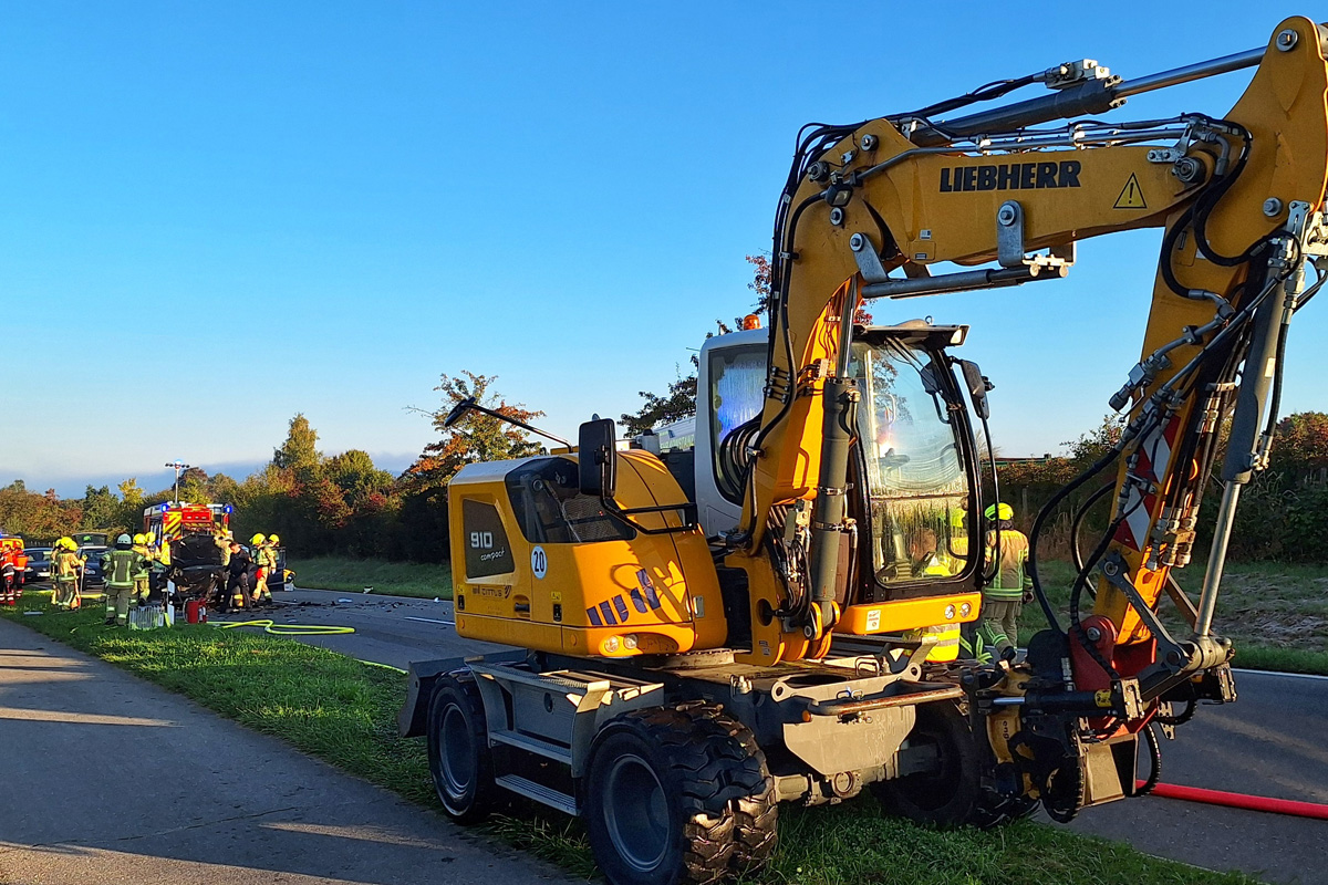 Konstanz BW – Pkw kollidiert mit Bagger