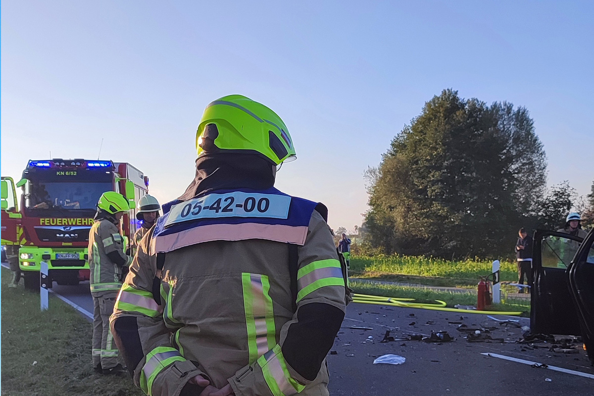 Konstanz BW – Pkw kollidiert mit Bagger