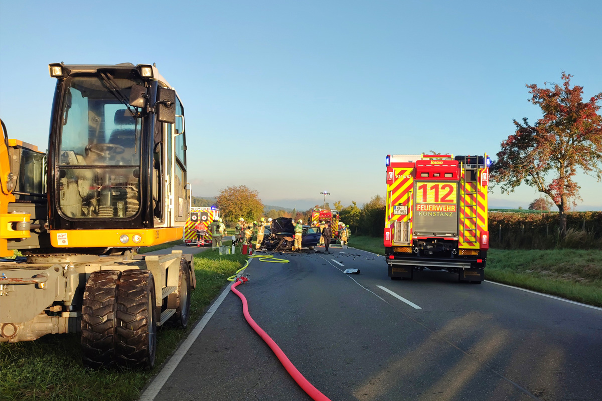 Konstanz BW – Pkw kollidiert mit Bagger