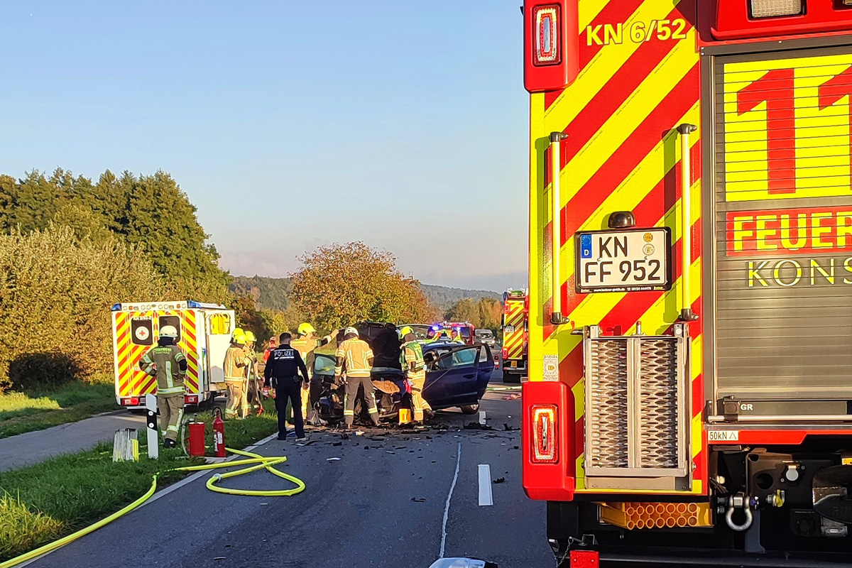 Konstanz BW – Pkw kollidiert mit Bagger