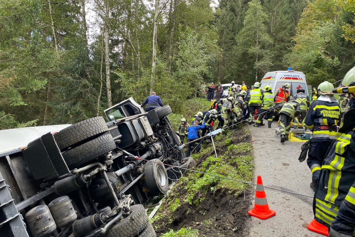 St. Gallenkirch V – Lastwagen stürzt Abhang hinab
