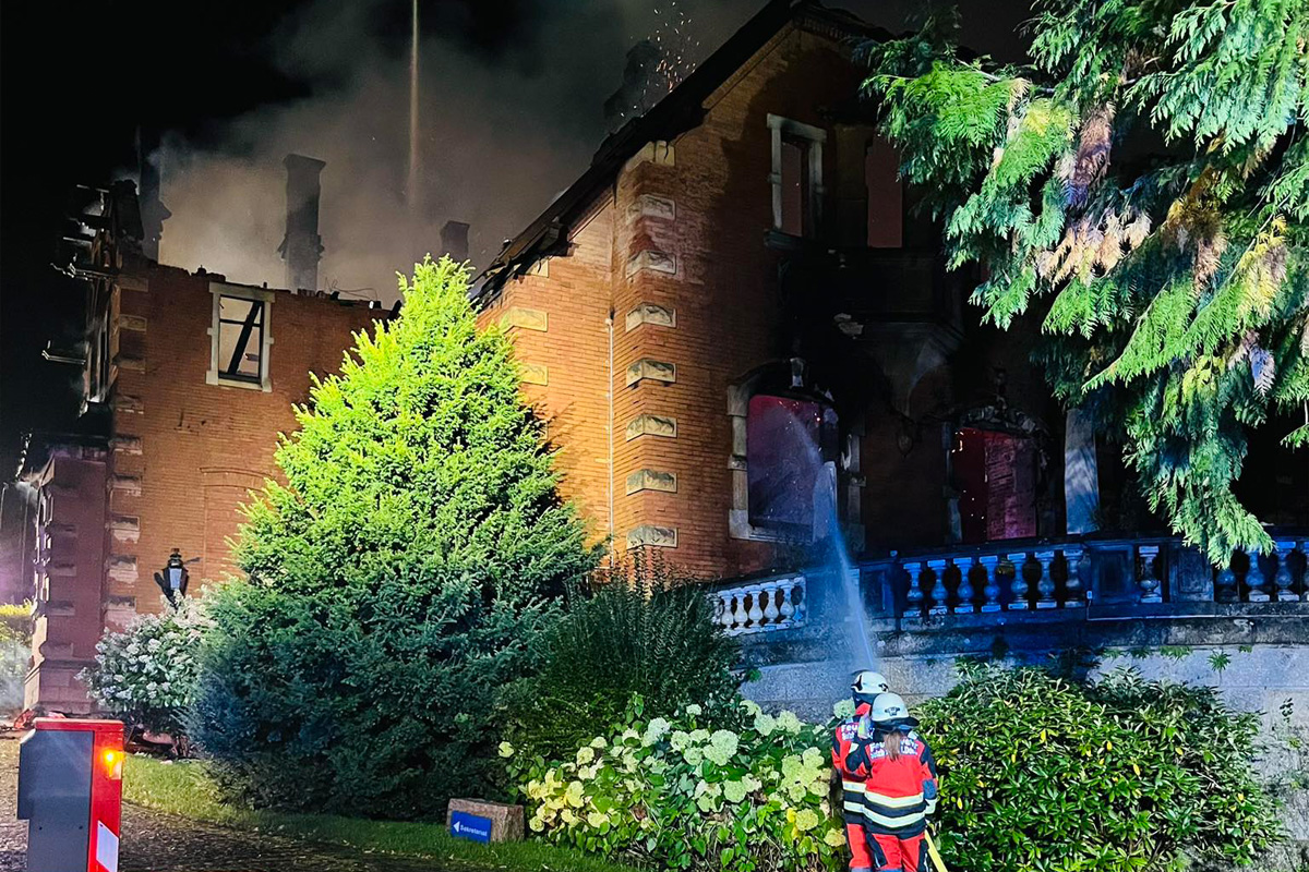 Donaustauf BY – Jagdschloss Thiergarten vollständig niedergebrannt