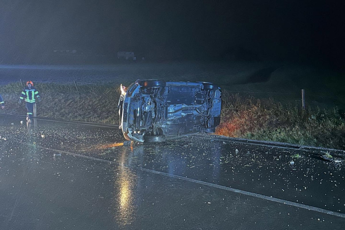 Mitterberg-Sankt Martin ST – Lenker überschlägt sich bei Unfall