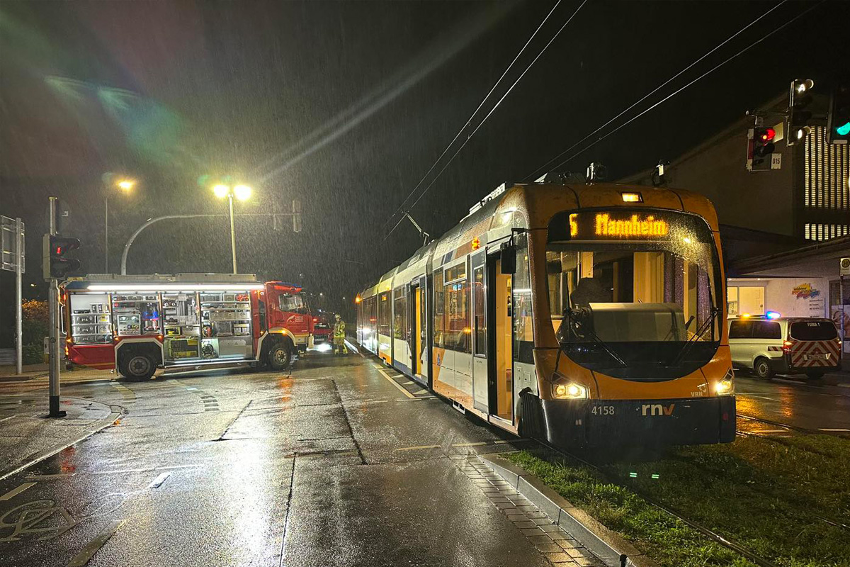 Weinheim BW – Pkw kollidiert mit Straßenbahn