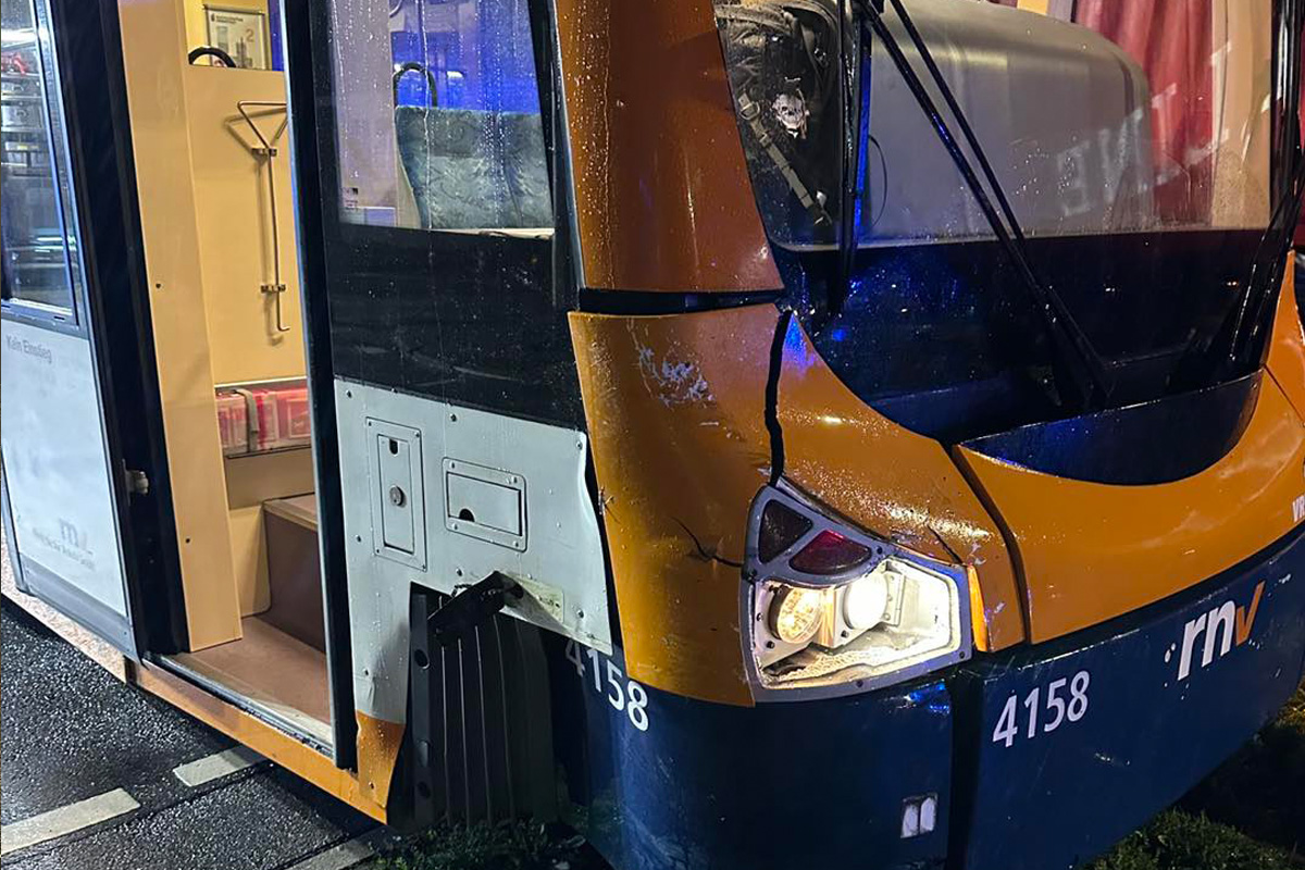 Weinheim BW – Pkw kollidiert mit Straßenbahn