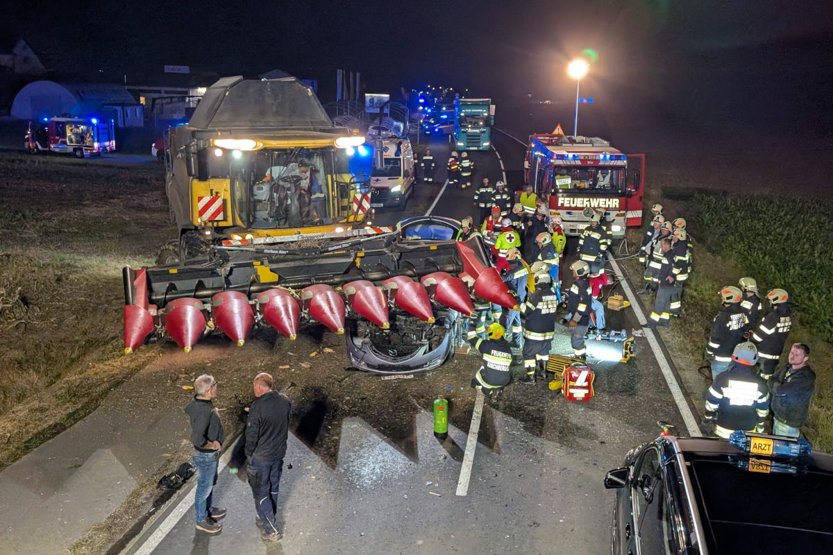 Berndorf ST – Schwerer Unfall zwischen Pkw und Mähdrescher