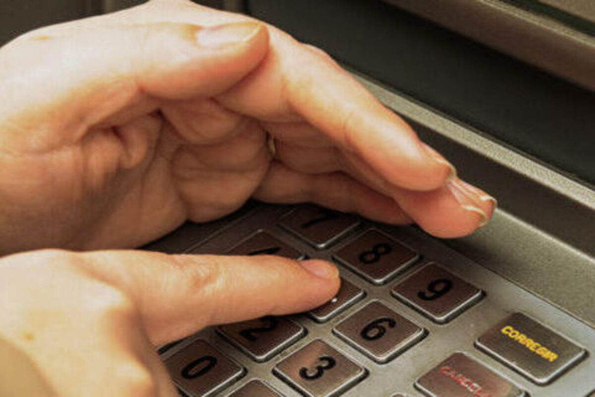 Vorsicht beim Geldabheben – Kriminelle lesen Kartendaten aus