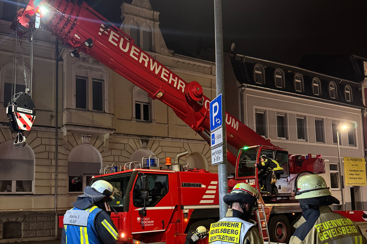 Gevelsberg NW – Großeinsatz mit Evakuierungen und Sperrung nach Einsturz von Dach
