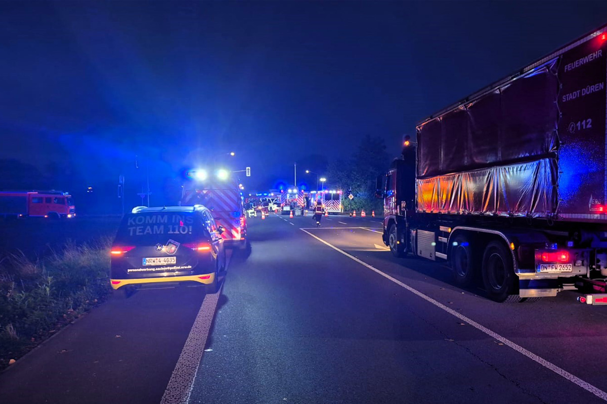 Düren NW – Drei Verletzte bei Unfall von drei Pkw