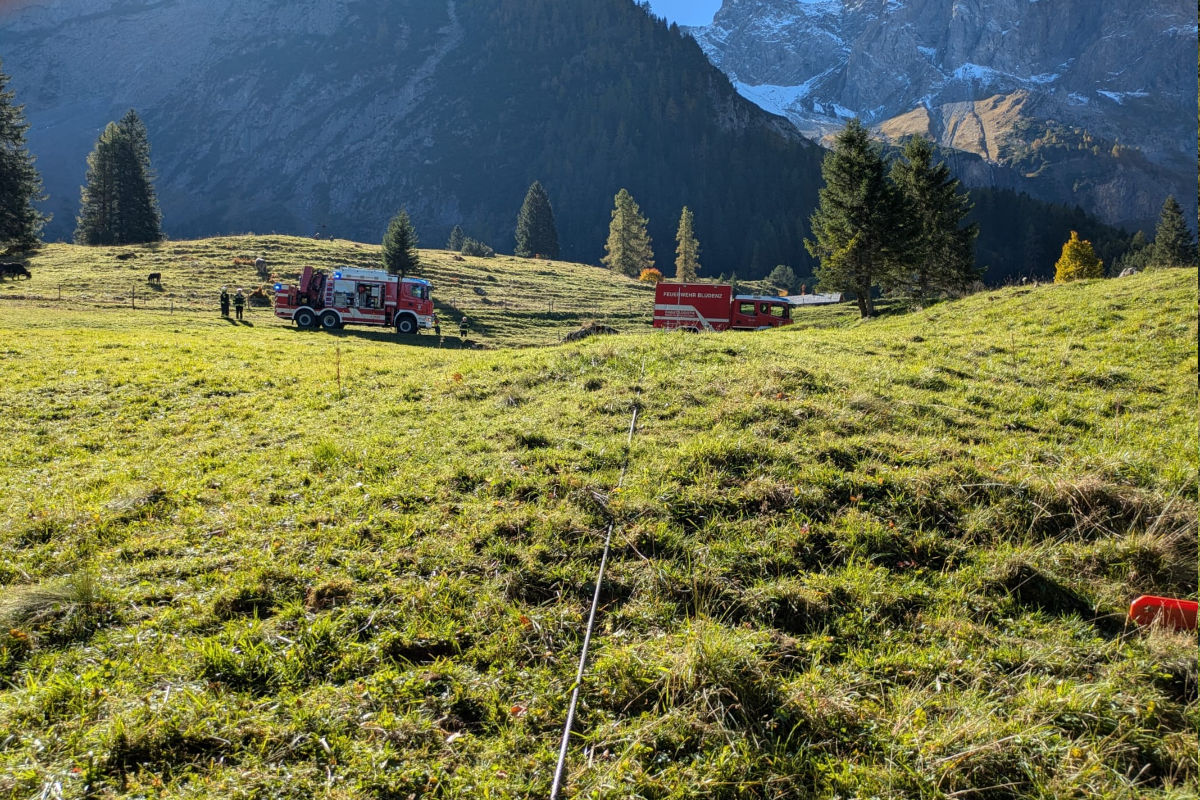 Brand bei Bludenz V – Pkw rollt unkontrolliert talwärts
