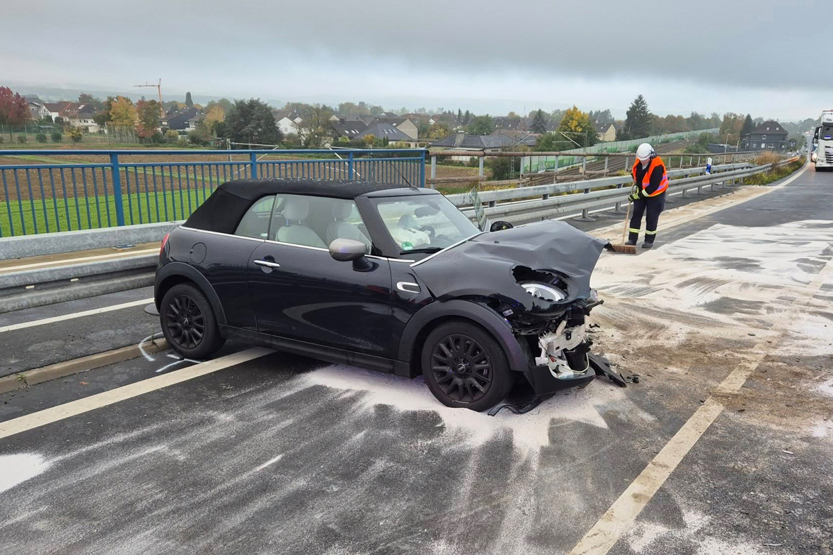 B264 Düren NW – Drei Verletzte nach Auffahrunfall