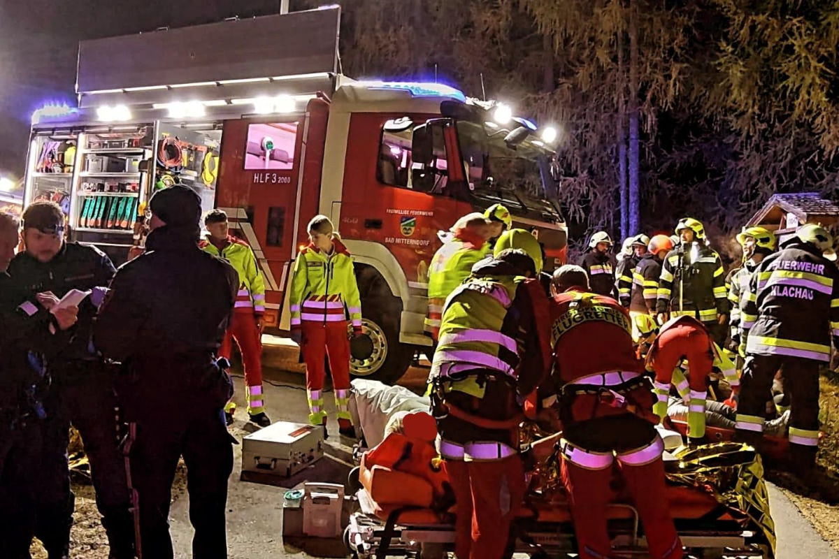Bad Mitterndorf ST – Vier Verletzte bei Unfall mit Überschlag