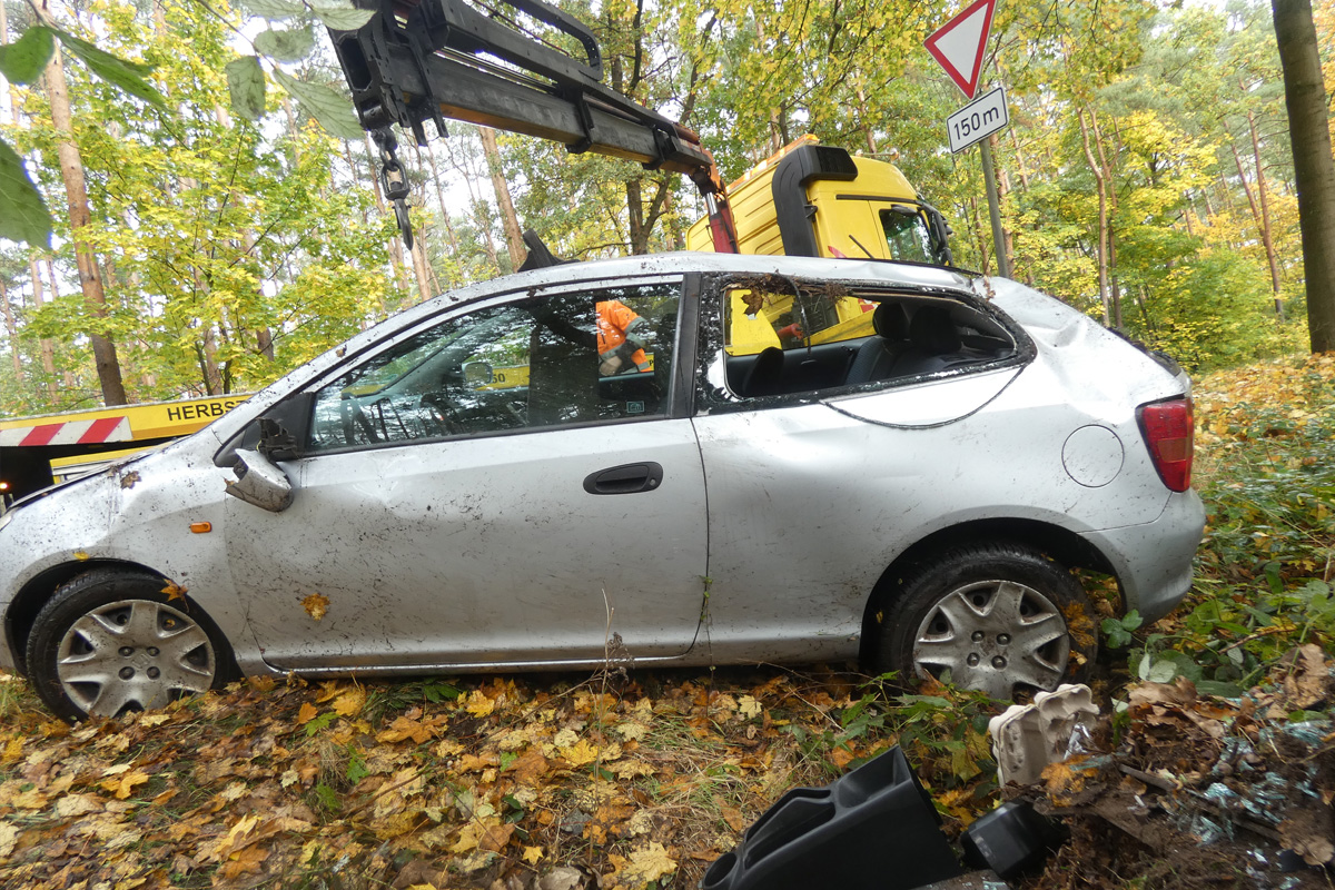 Wietze NI – Auto überschlägt sich bei Alleinunfall