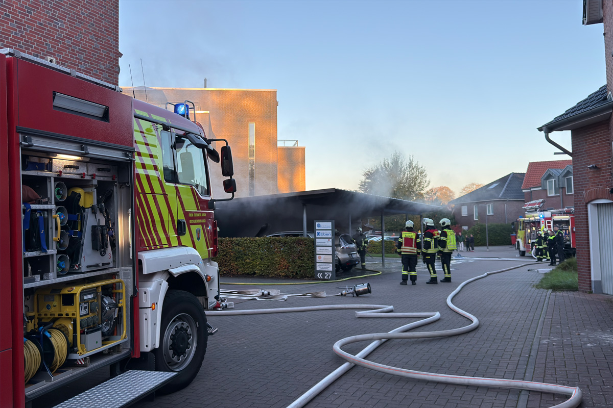 Aurich NI – Brand von zwei Autos in Carport