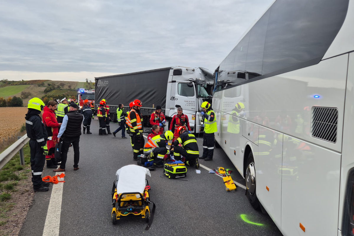 A5 Drasenhofen NÖ – Eine Tote und mehrere Verletzte bei schwerem Unfall