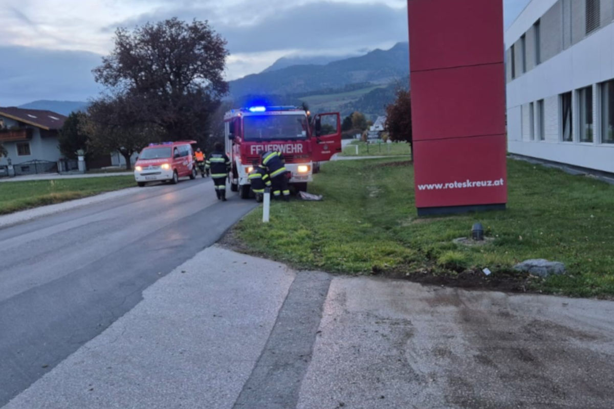 Friesach K – Lenker verunfallt wegen Sekundenschlaf