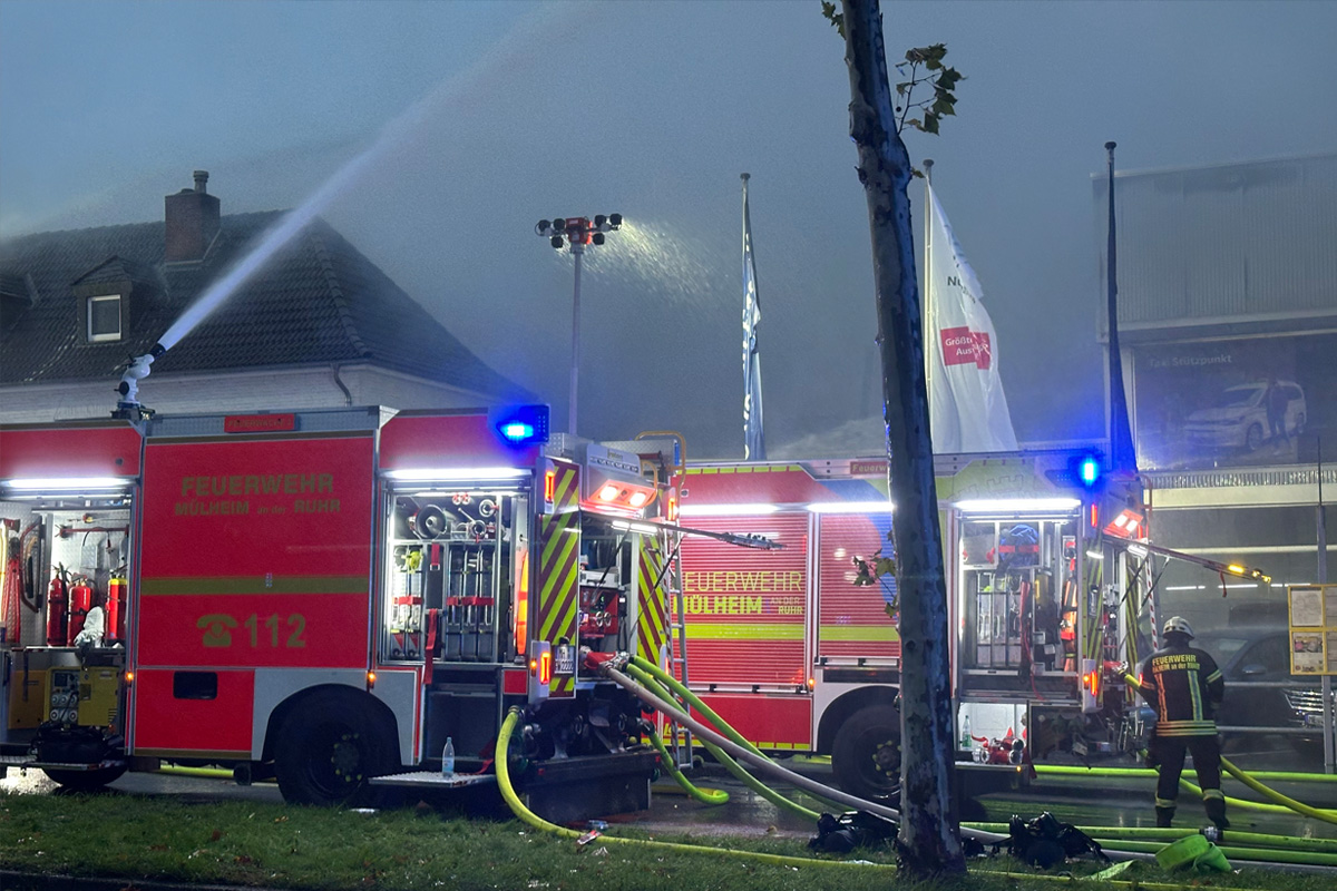 Mülheim an der Ruhr NW – Großbrand in Autowerkstatt