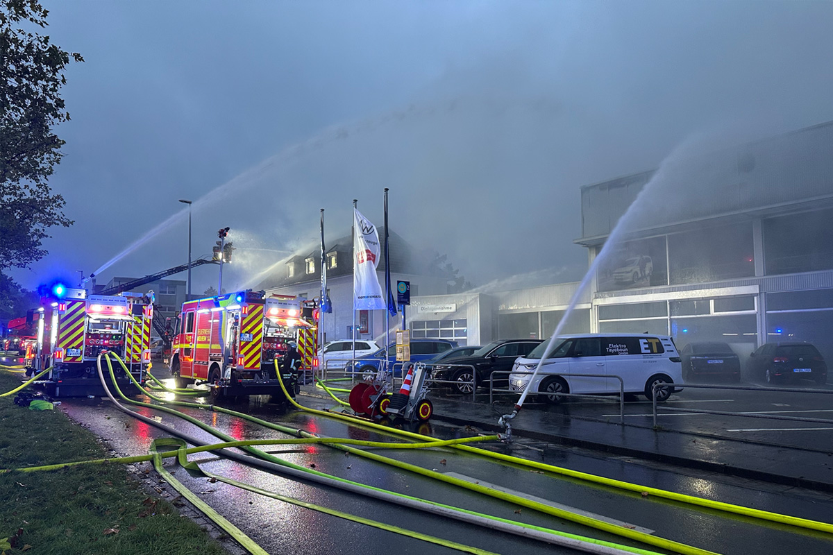 Mülheim an der Ruhr NW – Großbrand in Autowerkstatt