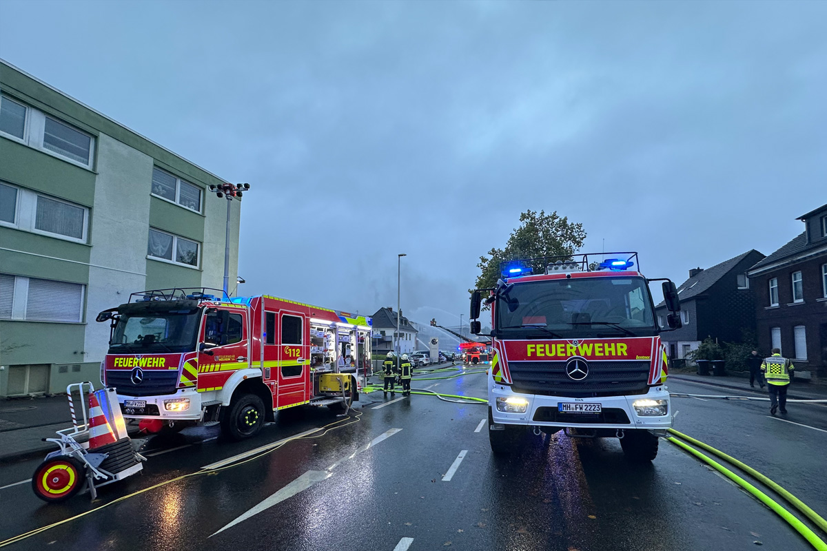 Mülheim an der Ruhr NW – Großbrand in Autowerkstatt