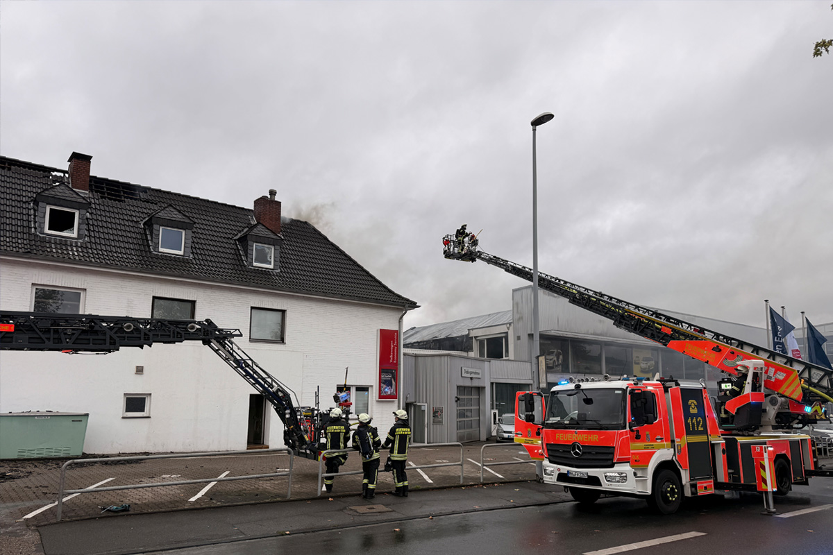 Mülheim an der Ruhr NW – Großbrand in Autowerkstatt
