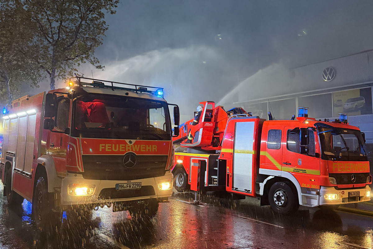 Mülheim an der Ruhr NW – Großbrand in Autowerkstatt