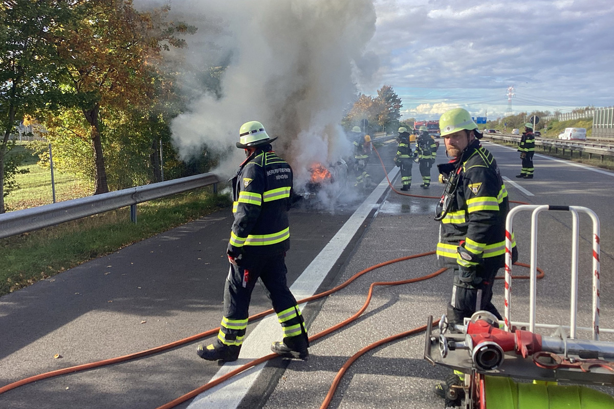 A8 München BY – Audi TT gerät auf Autobahn in Brand