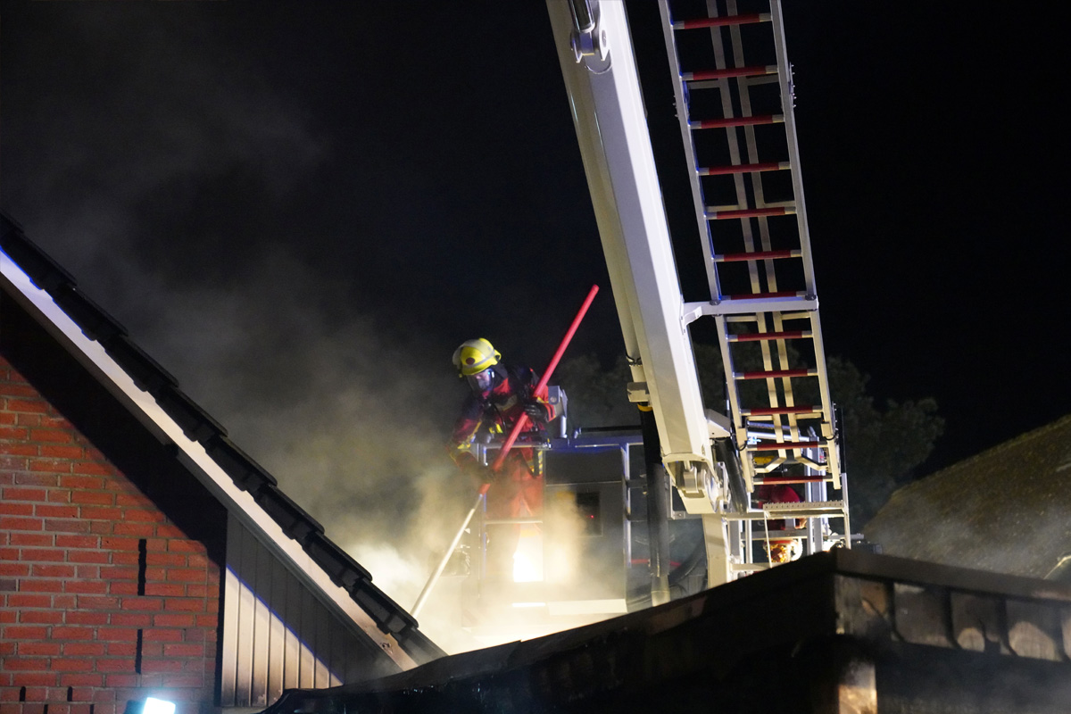 Kaltenkirchen SH – Brand von Garage greift auf Doppelhaus über