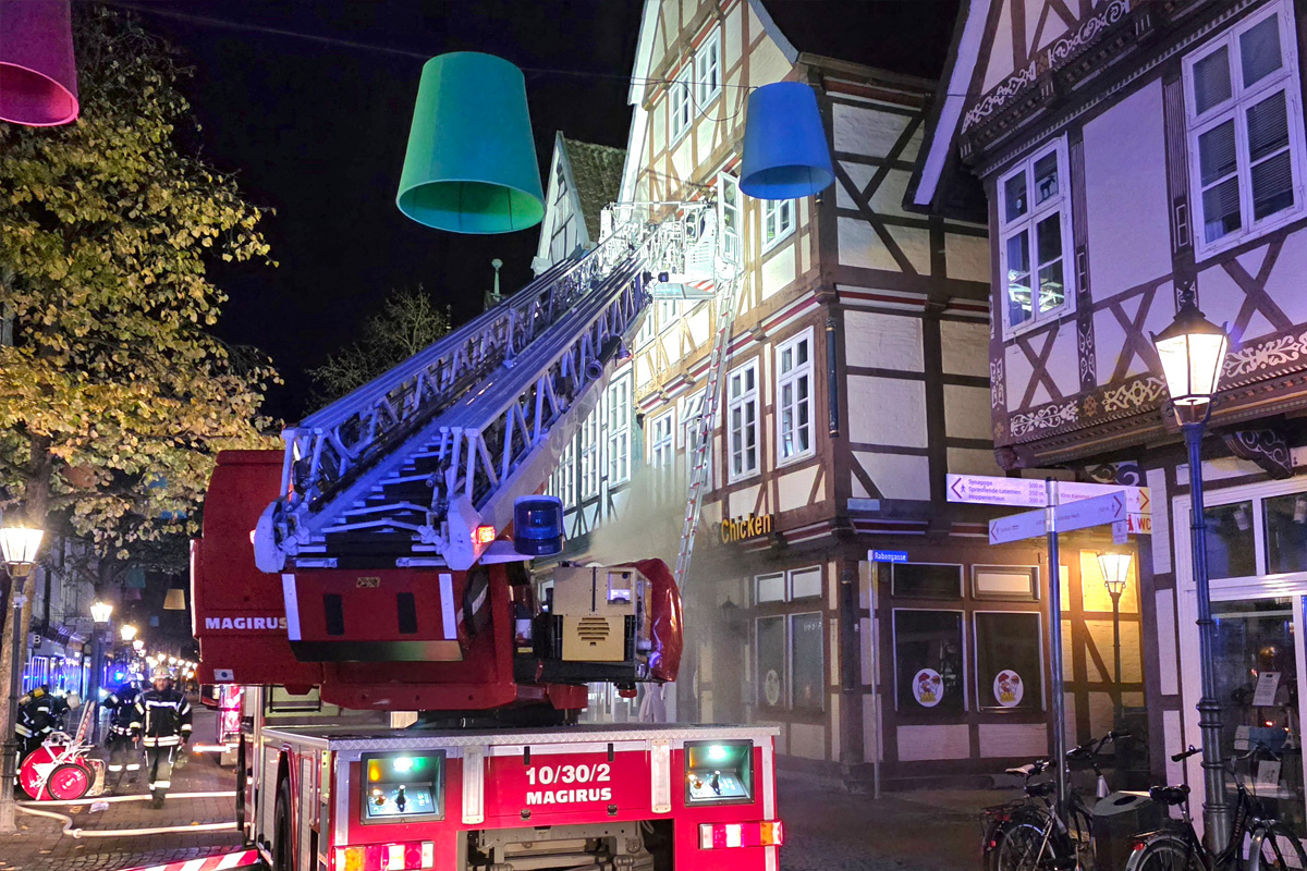 Celle NI – Rettung der Bewohner bei Brand in Fachwerkhaus