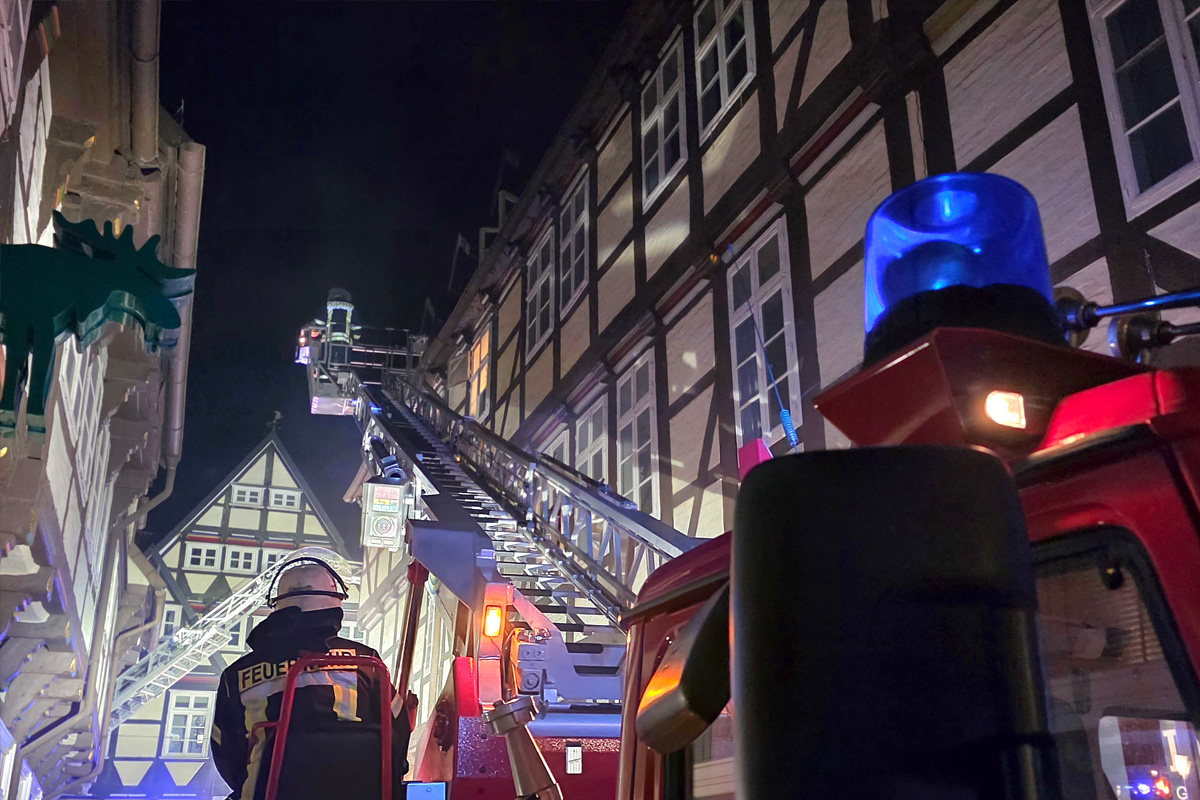 Celle NI – Rettung der Bewohner bei Brand in Fachwerkhaus