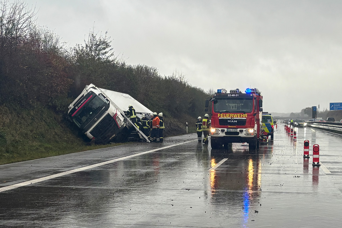 A1 Sittensen NI – Drei Verletzte nach Unfall von Lkw und Pkw