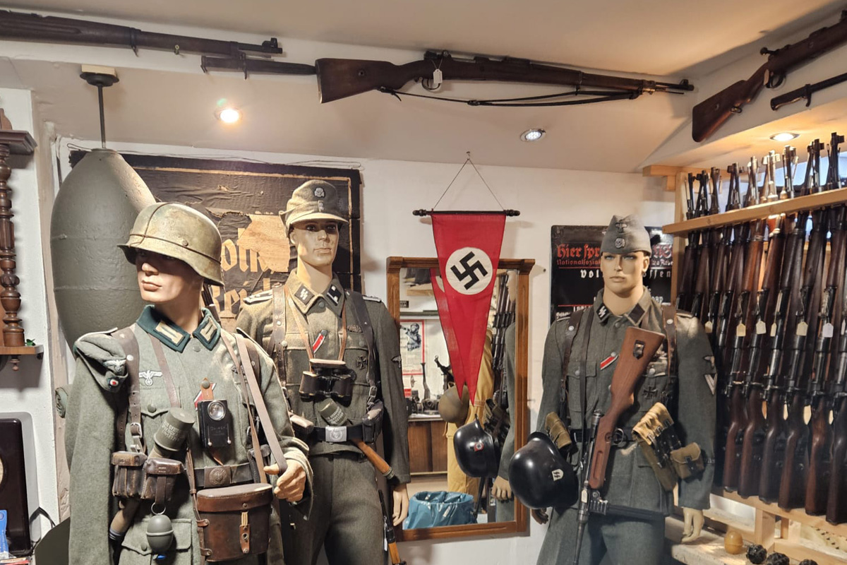 Remscheid NW – Hunderte Kriegswaffen bei mutmaßlichen Waffenhändlern gefunden