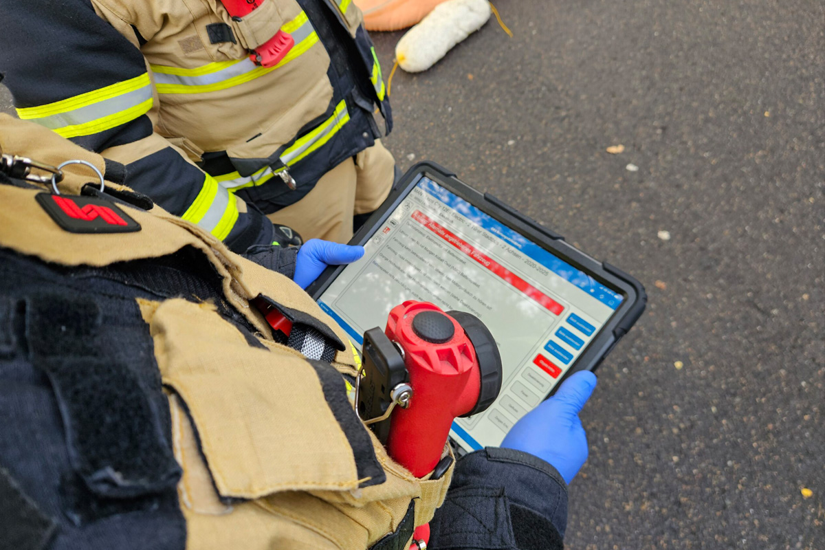 Pinneberg SH – Sieben Personen nach Unfall in Linienbus eingeschlossen