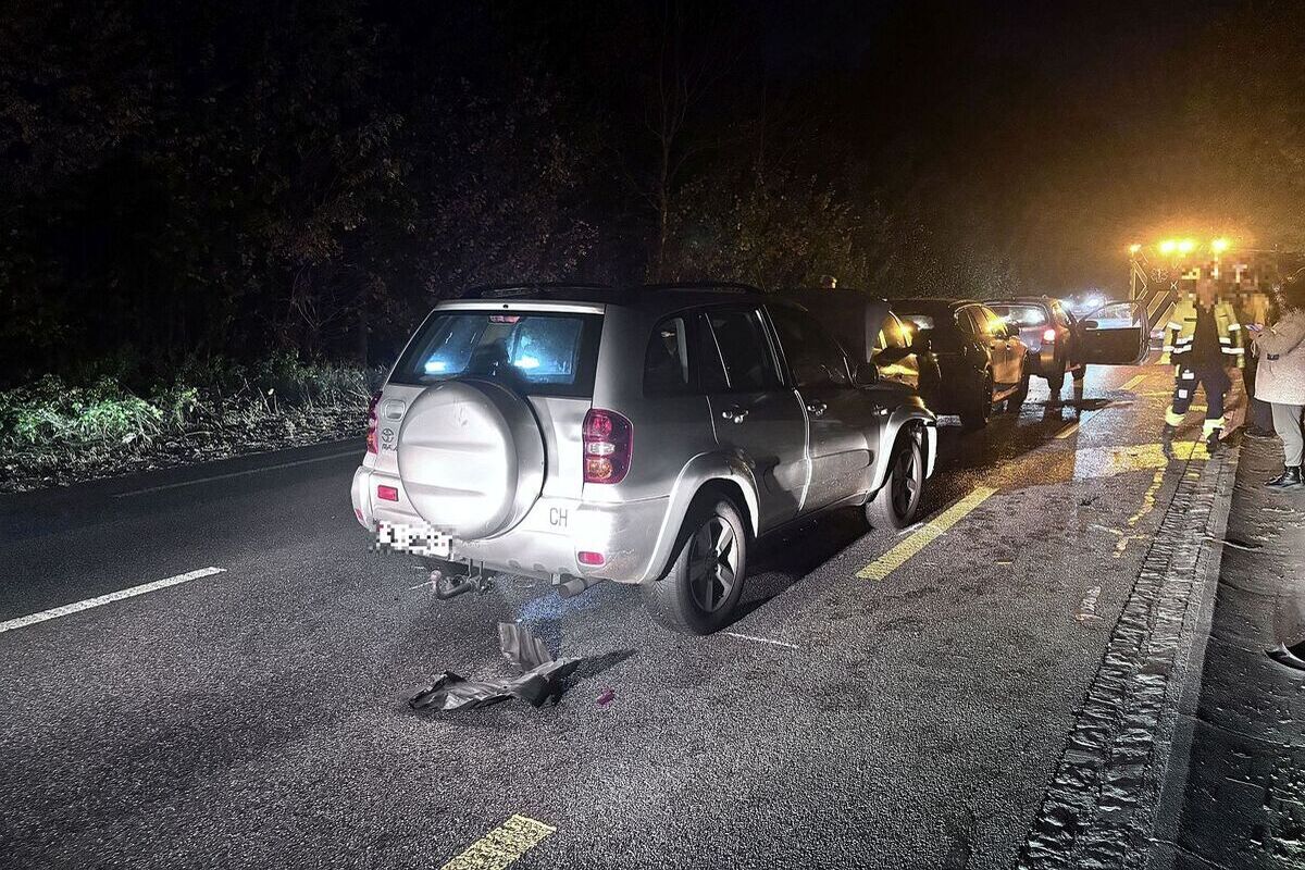 Bottmingen BL – Auffahrunfall mit vier Fahrzeugen