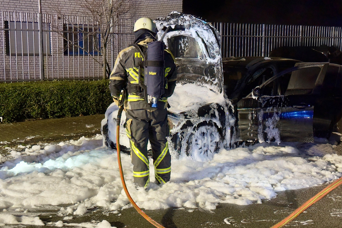 Hünxe NW – BMW in Vollbrand