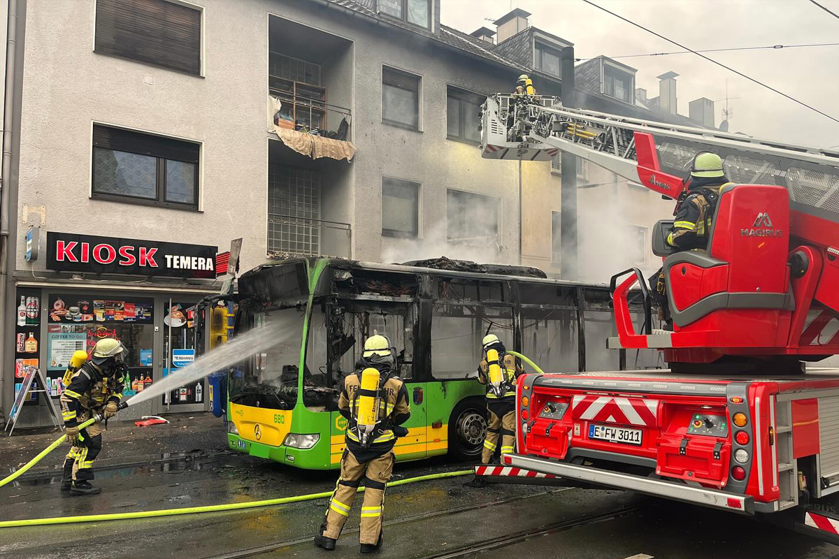 Essen NW – Linienbus durch Brand zerstört