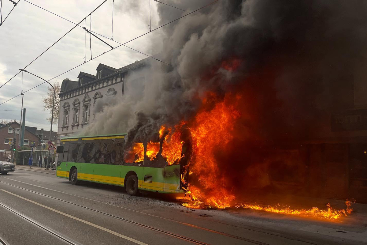 Essen NW – Linienbus durch Brand zerstört