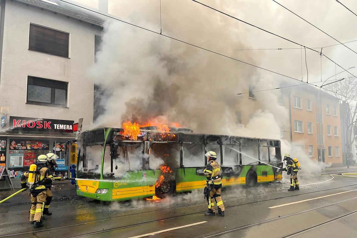 Essen NW – Linienbus durch Brand zerstört