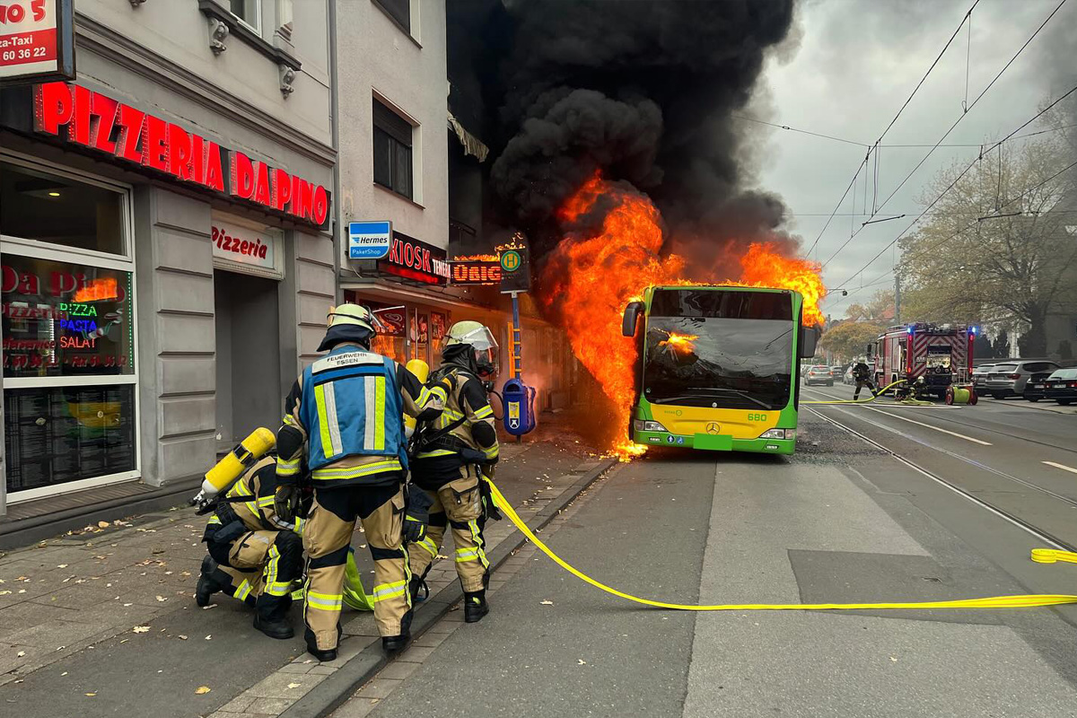 Essen NW – Linienbus durch Brand zerstört