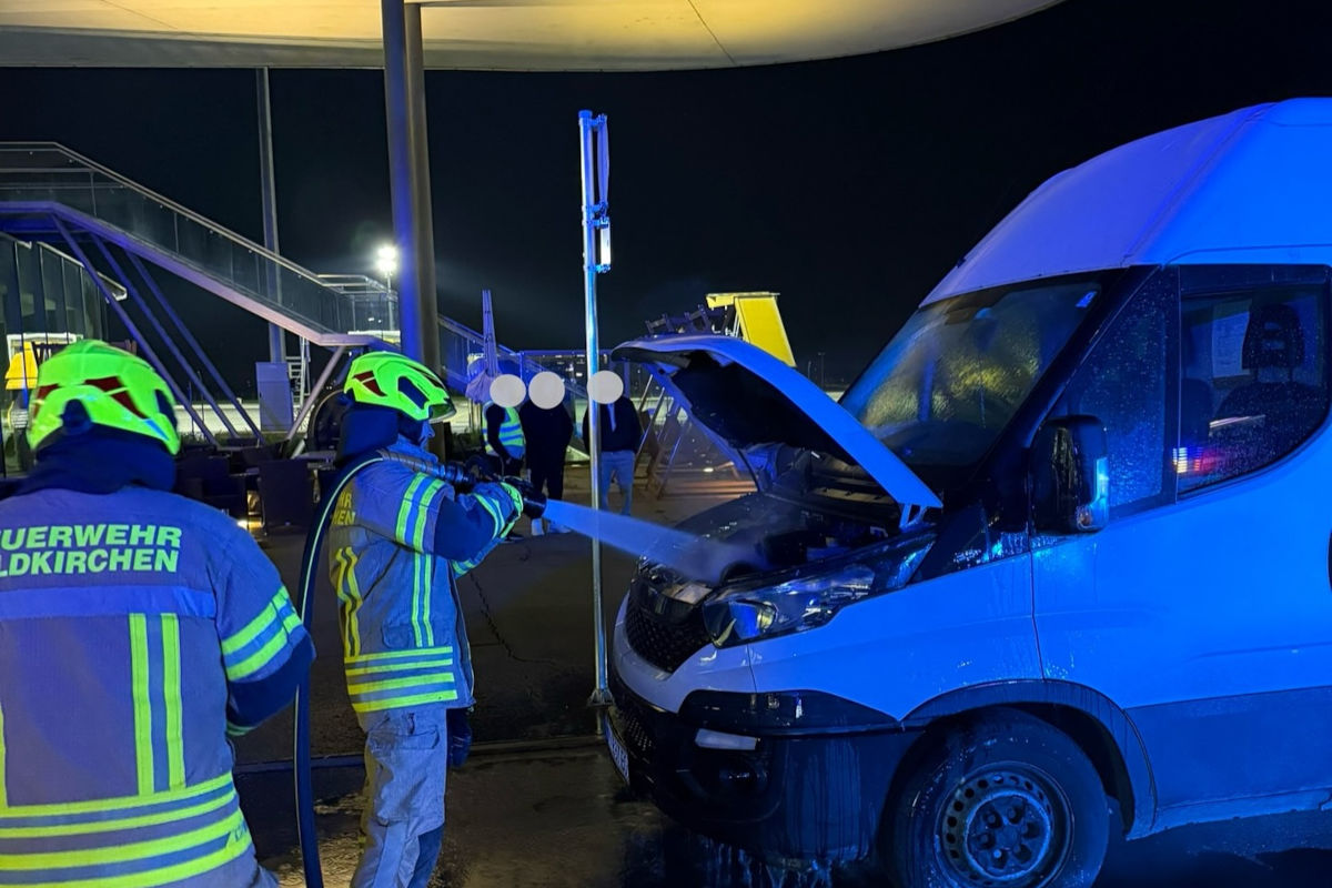 Feldkirchen bei Graz ST – Kastenwagen gerät bei Kontrolle in Brand