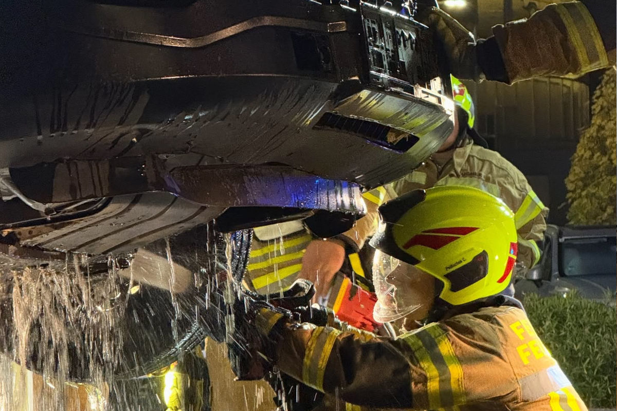 Feldkirchen bei Graz ST – Kastenwagen gerät bei Kontrolle in Brand