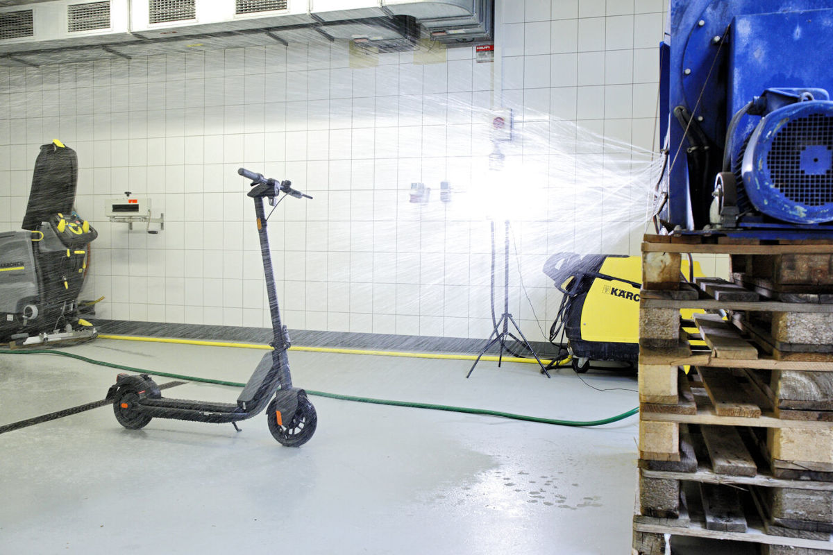 E-Trottinetts bestehen Sicherheitsstresstest