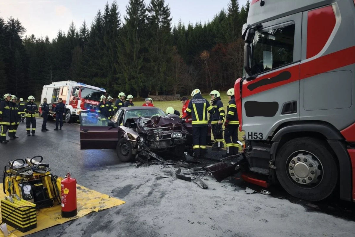 St. Georgen am Walde OÖ – Junglenker bei Unfall mit LKW verletzt